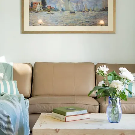 アパート Bright, Calming Retreat With A Balcony Near Metro! *