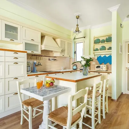 Bright, Calming Retreat With A Balcony Near Metro! アパート